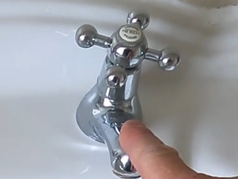 How do i change a tap washer?